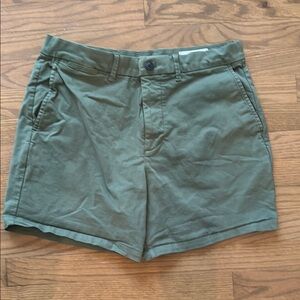 GAP Olive Green 6" Shorts: 32 inch waist
